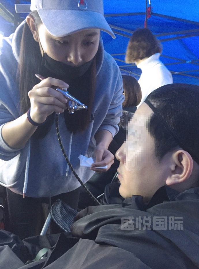 中國(guó)首位入圍IMATS大(dà)賽的(de)特效化(huà)妝師(shī)！