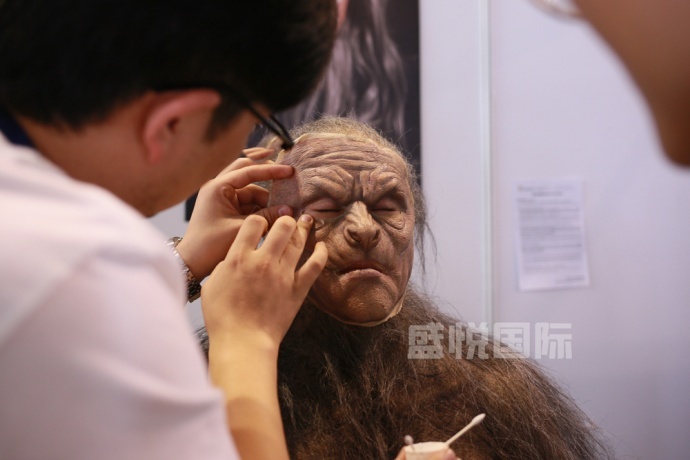 2017SHCC盛況回顧，看(kàn)盛悅國(guó)際現(xiàn)場(chǎng)展示物(wù)理(lǐ)特效化(huà)妝（多(duō)圖來(lái)襲！）