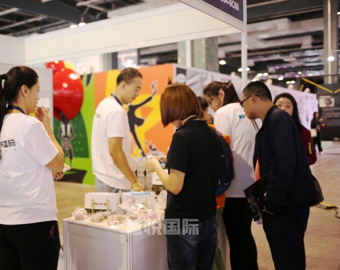 2017SHCC盛況回顧，看(kàn)盛悅國(guó)際現(xiàn)場(chǎng)展示物(wù)理(lǐ)特效化(huà)妝（多(duō)圖來(lái)襲！）