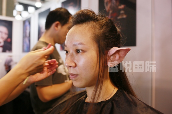 2017SHCC盛況回顧，看(kàn)盛悅國(guó)際現(xiàn)場(chǎng)展示物(wù)理(lǐ)特效化(huà)妝（多(duō)圖來(lái)襲！）