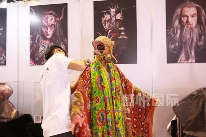 2017SHCC盛況回顧，看(kàn)盛悅國(guó)際現(xiàn)場(chǎng)展示物(wù)理(lǐ)特效化(huà)妝（多(duō)圖來(lái)襲！）