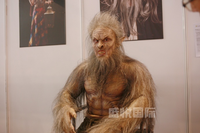 2017SHCC盛況回顧，看(kàn)盛悅國(guó)際現(xiàn)場(chǎng)展示物(wù)理(lǐ)特效化(huà)妝（多(duō)圖來(lái)襲！）